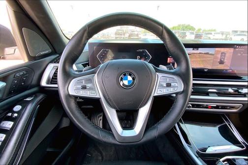 Black Sapphire Metallic 2023 BMW X7 xDrive40i