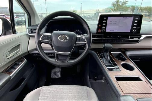 2021 Toyota Sienna LE