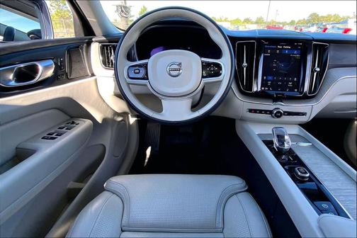 2022 Volvo XC60 B5 Inscription