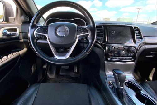 Sting-Gray Clearcoat 2022 Jeep Grand Cherokee Laredo