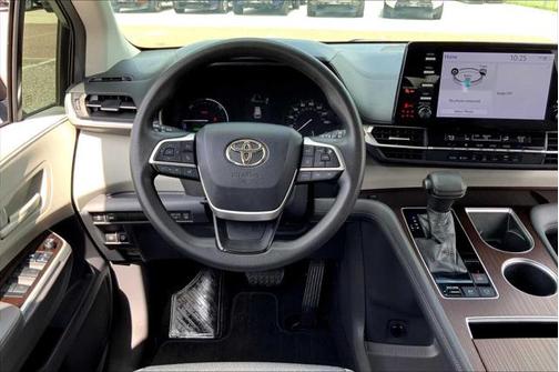 2021 Toyota Sienna LE