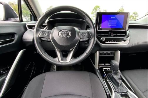 2025 Toyota Corolla Cross LE
