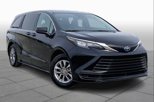 2025 Toyota Sienna LE