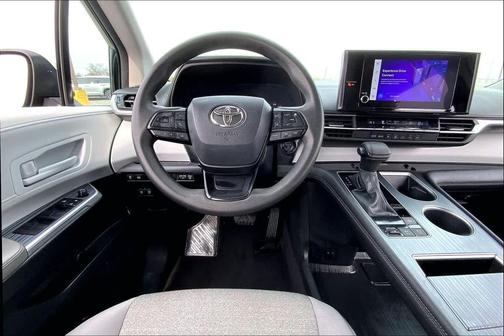 2025 Toyota Sienna LE