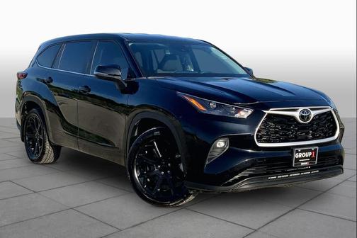 Midnight Black Metallic 2023 Toyota Highlander LE