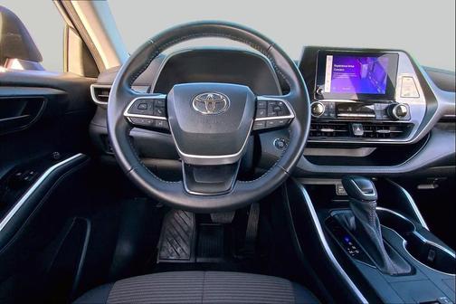 Midnight Black Metallic 2023 Toyota Highlander LE