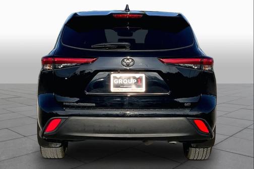 Midnight Black Metallic 2023 Toyota Highlander LE