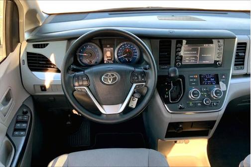 2019 Toyota Sienna SE