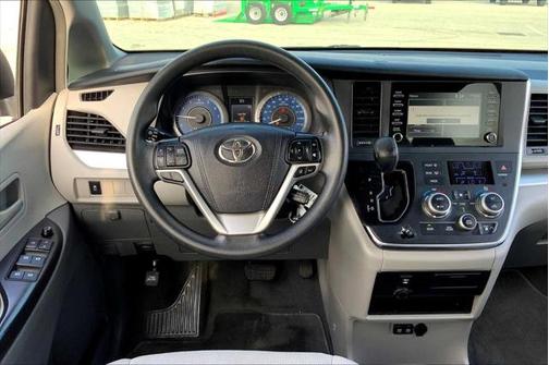 2019 Toyota Sienna SE
