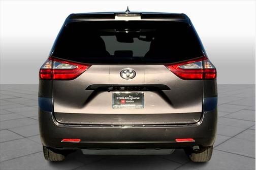 2019 Toyota Sienna SE