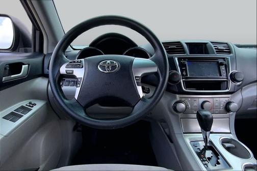 Shoreline Blue Pearl 2013 Toyota Highlander SE