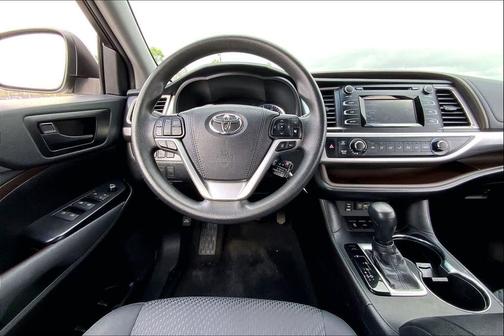 2019 Toyota Highlander LE I4