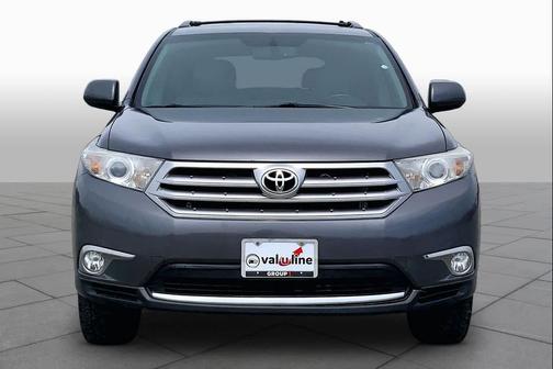 Magnetic Gray Metallic 2013 Toyota Highlander SE