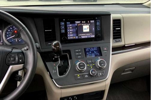 2017 Toyota Sienna XLE