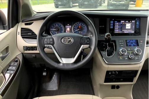 2017 Toyota Sienna XLE