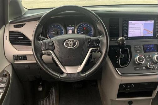 2018 Toyota Sienna XLE
