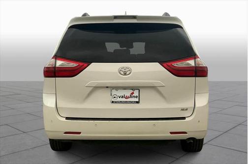2018 Toyota Sienna XLE