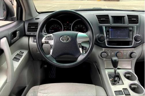 2013 Toyota Highlander SE