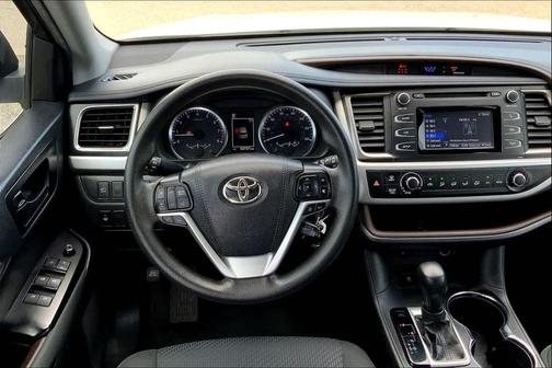 2019 Toyota Highlander LE I4