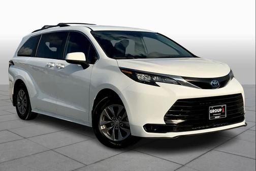 2024 Toyota Sienna LE