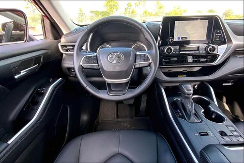 2025 Toyota Highlander Hybrid XLE