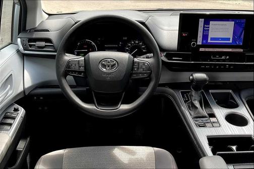 2025 Toyota Sienna LE
