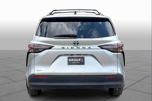 2025 Toyota Sienna LE