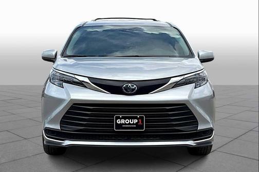 2025 Toyota Sienna LE