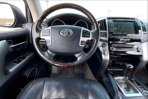 2015 Toyota Land Cruiser Base
