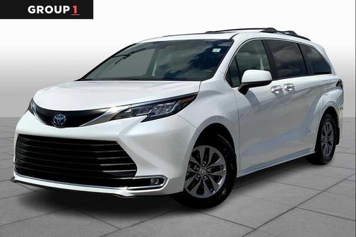 2023 Toyota Sienna XLE 8 Passenger