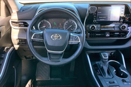 Celestial Silver Metallic 2022 Toyota Highlander XLE