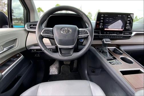 2024 Toyota Sienna XLE