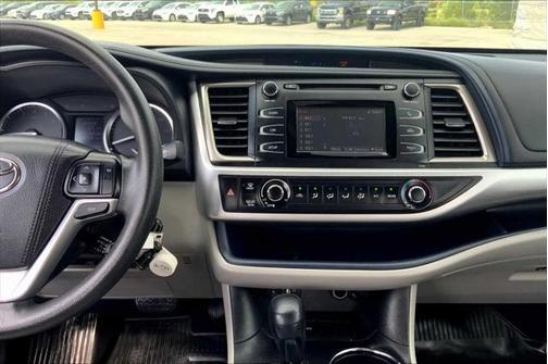 2016 Toyota Highlander LE