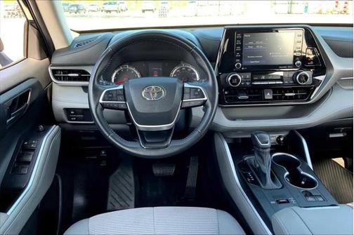 2022 Toyota Highlander LE