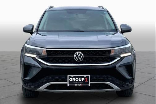 Platinum Gray Metallic 2022 Volkswagen Taos 1.5T SE