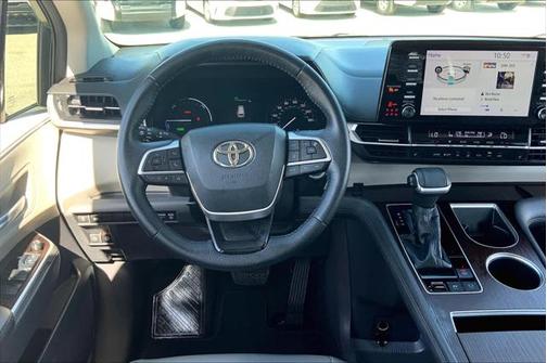 2021 Toyota Sienna XLE 8 Passenger
