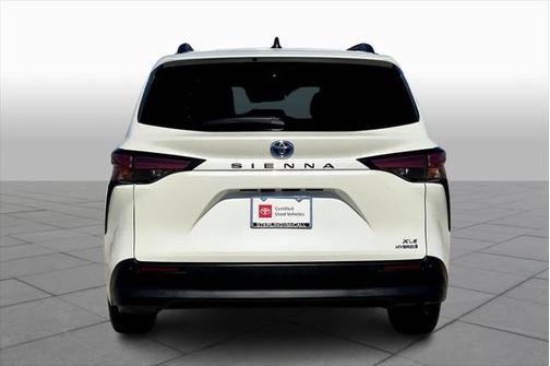 2021 Toyota Sienna XLE 8 Passenger