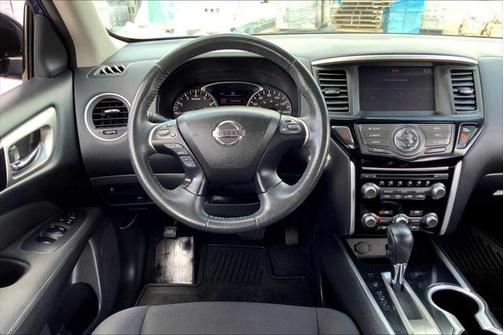 2017 Nissan Pathfinder SV