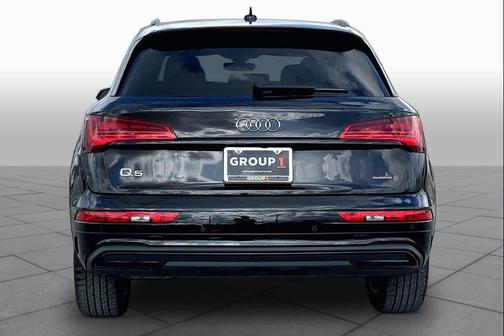 Brilliant Black 2025 Audi Q5 40 Premium