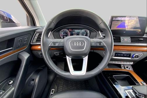 Brilliant Black 2025 Audi Q5 40 Premium