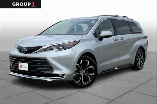 2025 Toyota Sienna Platinum 7 Passenger