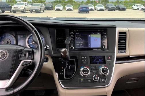 2018 Toyota Sienna XLE