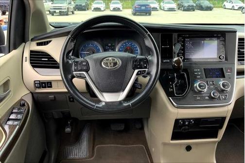 2018 Toyota Sienna XLE