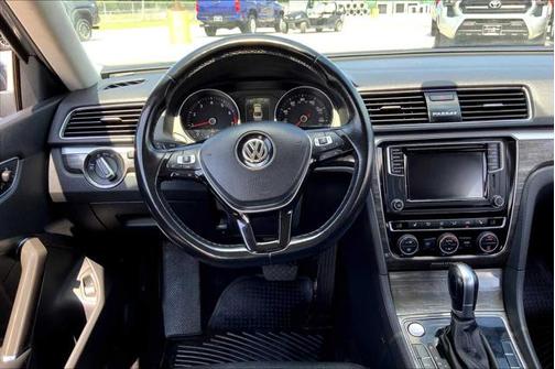 2018 Volkswagen Passat 2.0T SE