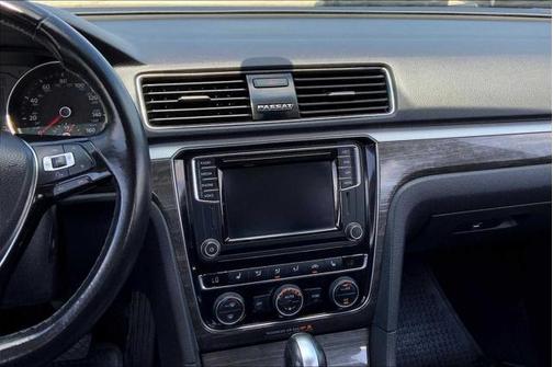 2018 Volkswagen Passat 2.0T SE