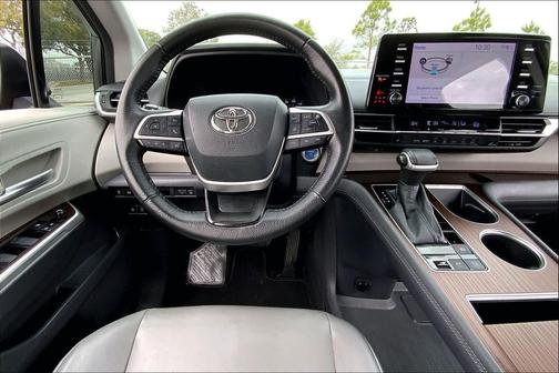 2022 Toyota Sienna XLE