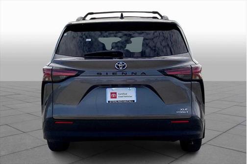 2022 Toyota Sienna XLE 8 Passenger