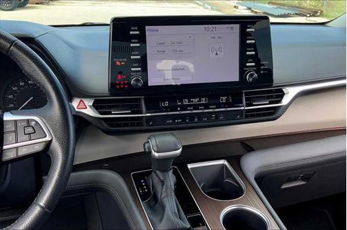 2022 Toyota Sienna XLE 8 Passenger