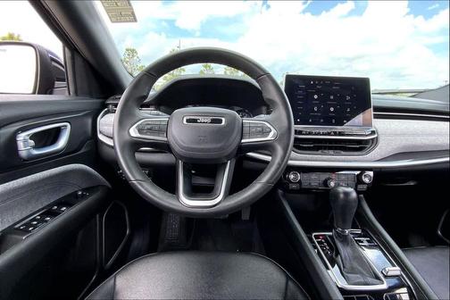 Diamond Black Crystal Pearlcoat 2024 Jeep Compass Latitude