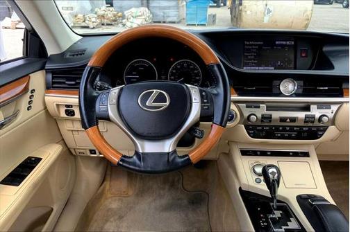 2014 Lexus ES 300h Base